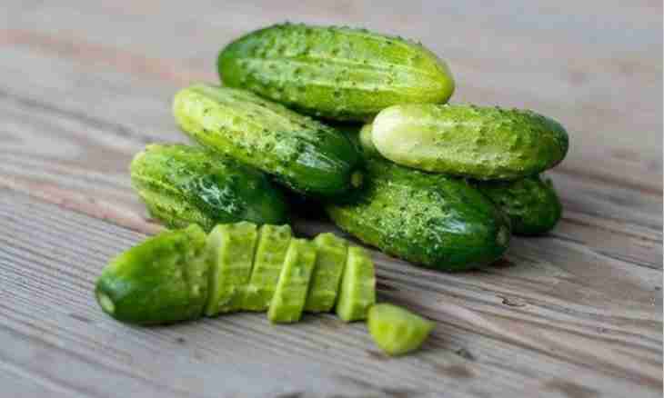 Snack from cucumbers in the form of ships